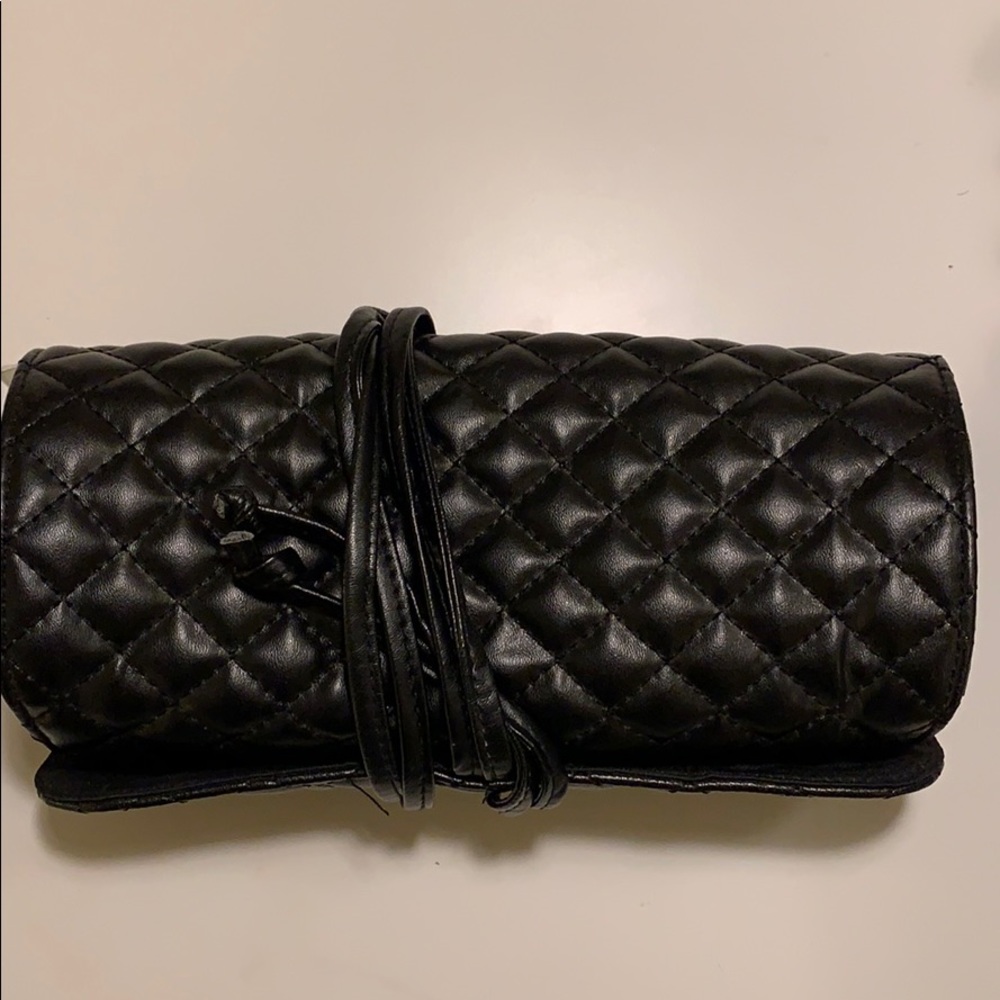 It Cosmetics Brush Roll